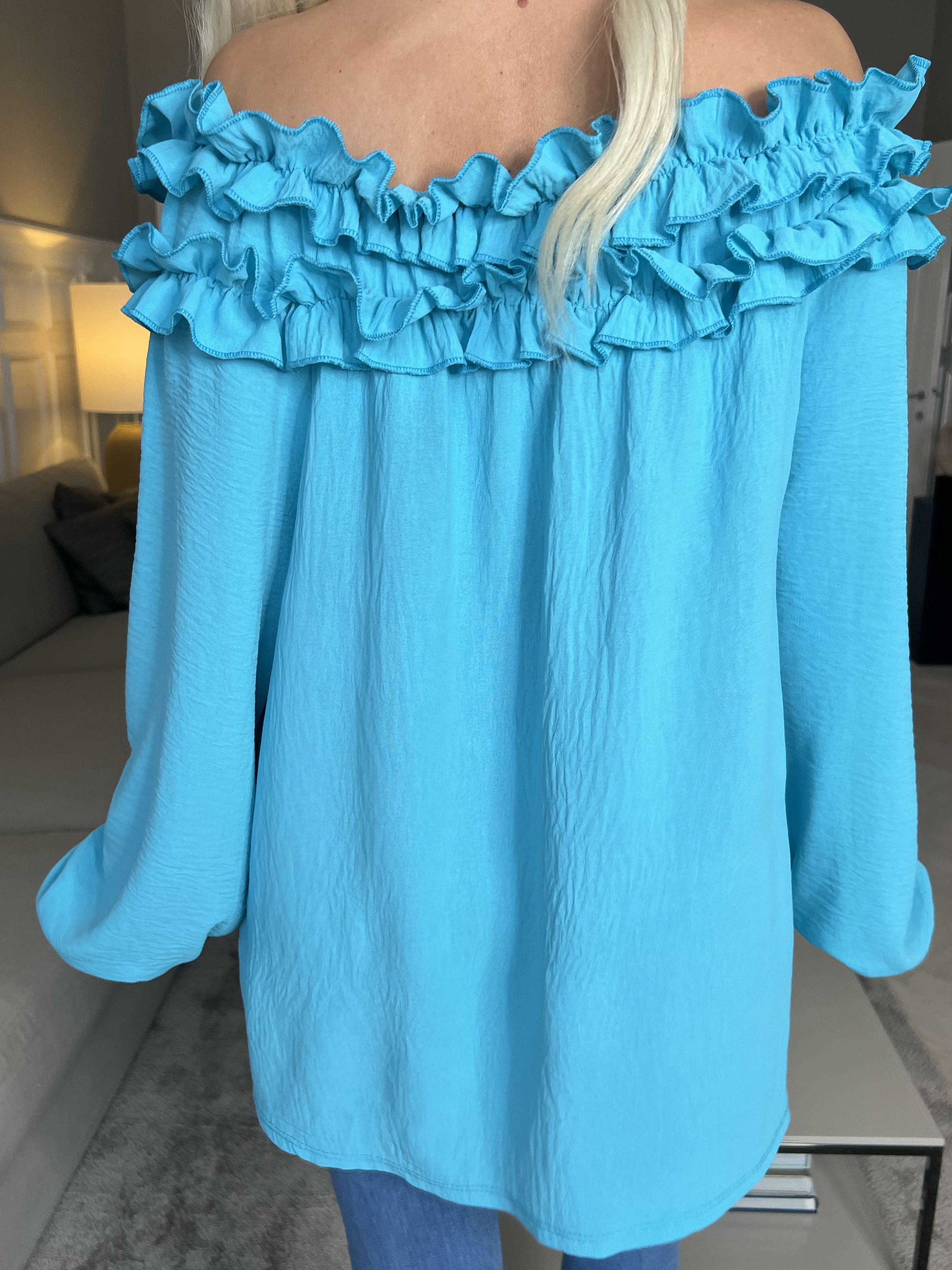 Chili - Fineste tunika bluse med flæser i udskæringen